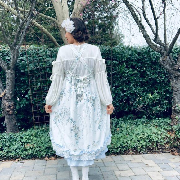 Meet your Posher, Eva - Picture 3 of 16